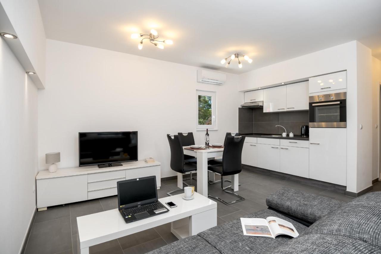 Sunny Biokovo Apartments Baška Voda Eksteriør bilde